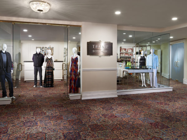 1440017414-TrumpBoutique-Exterior-TND