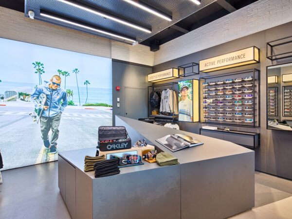 OakleyStore_004