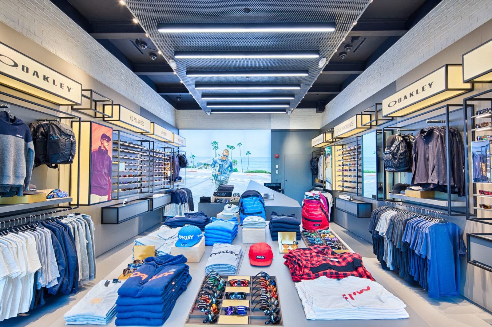 OakleyStore_002