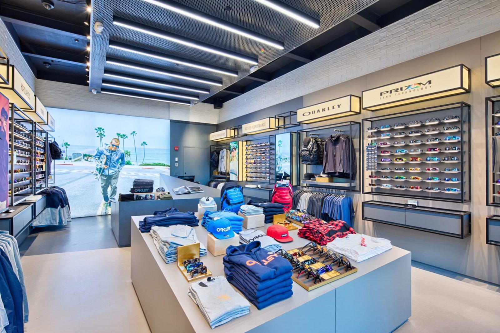 OakleyStore_003